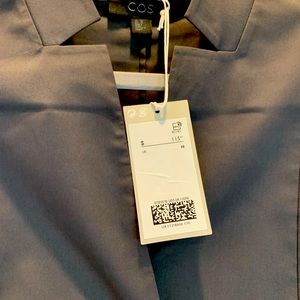 Beautiful COS Long Sleeve Dress NWT,
19" Chest / 20" Hips /37" Length